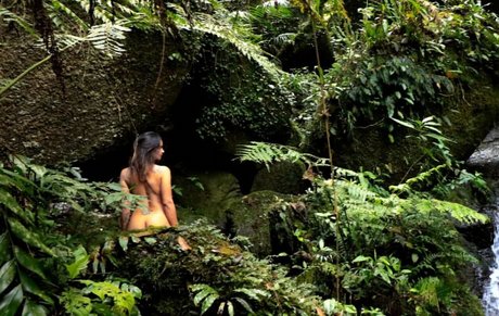 Kami Queiroz naked actress img