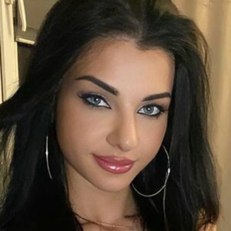 Pamela Borek star hot image