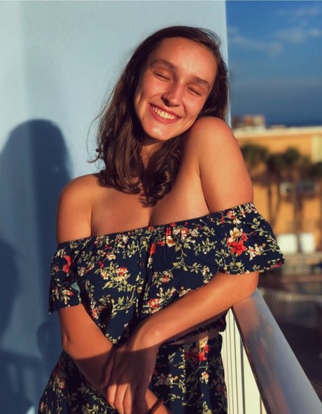 blonde midget onlyfans free pictures