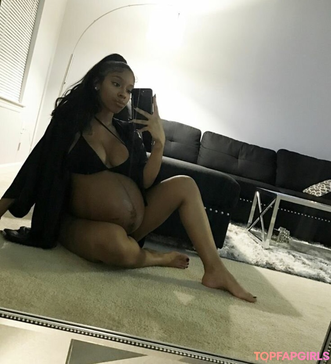 Realamarie pornographic actress photos