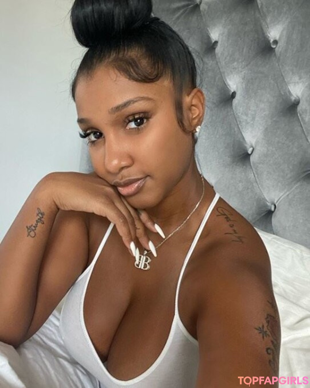 skinny babe onlyfans top photo