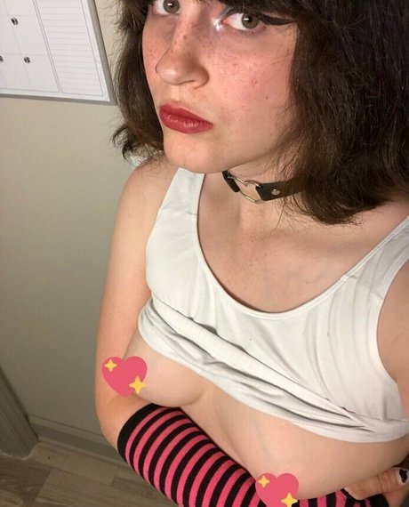 Scarlet Skeie model nude photos