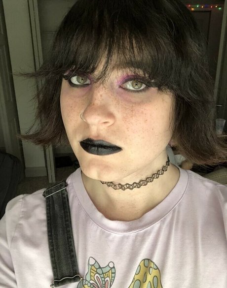 Scarlet Skeie pornstar top gallery