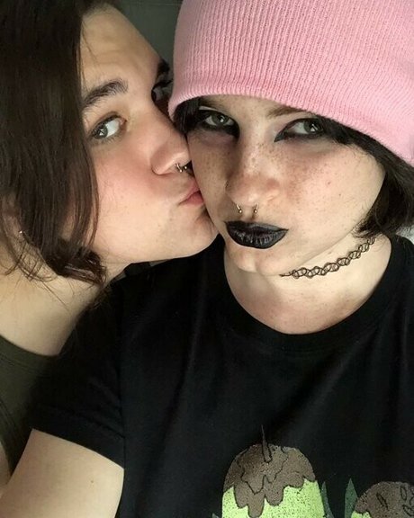 Scarlet Skeie star beautiful archive