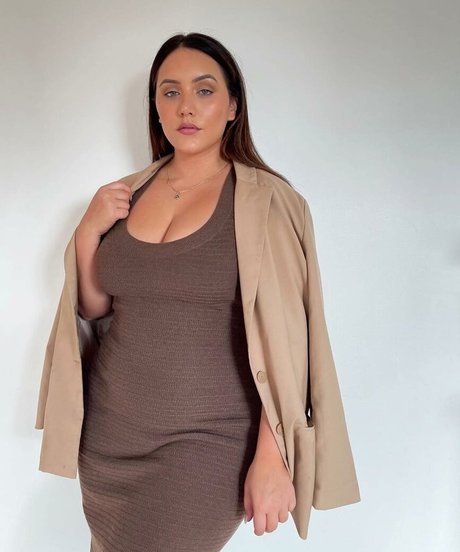 Yasmine MInovski nude star pics