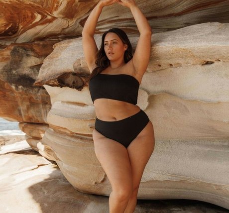 Yasmine MInovski sexy pornstar picture