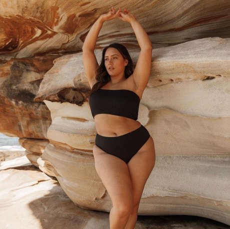 Yasmine MInovski model exclusive galleries