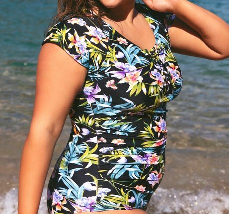 Yasmine MInovski pornstar art image