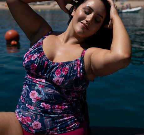 Yasmine MInovski top actress photos