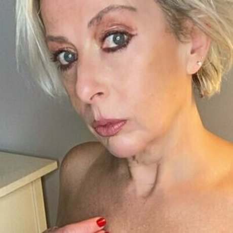 Glamy lily model hot pics