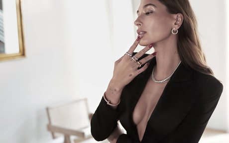 Hailey Bieber art model photos