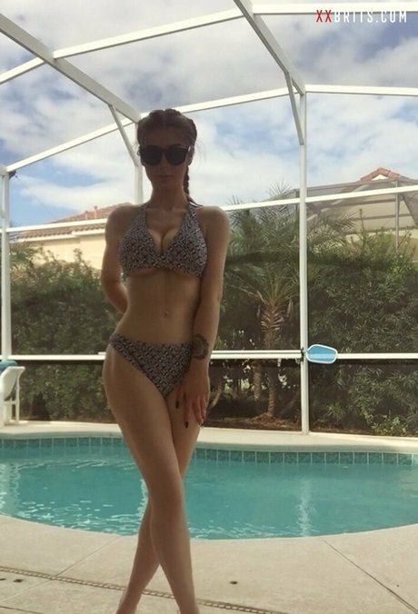 Leah Shaw model naked image