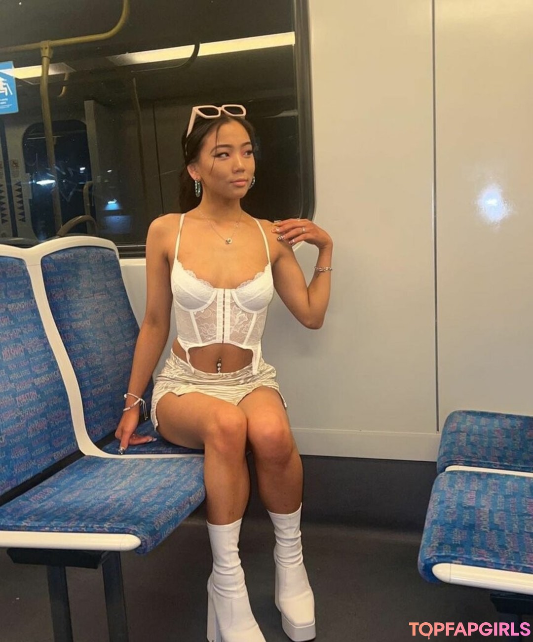 Kiimiiseokk model erotic pics