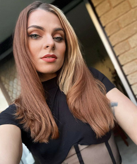 Sam Kicking sexy actress pic