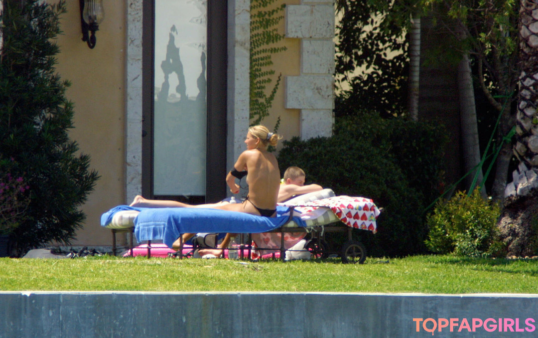 Anna Kournikova pretty model gallery