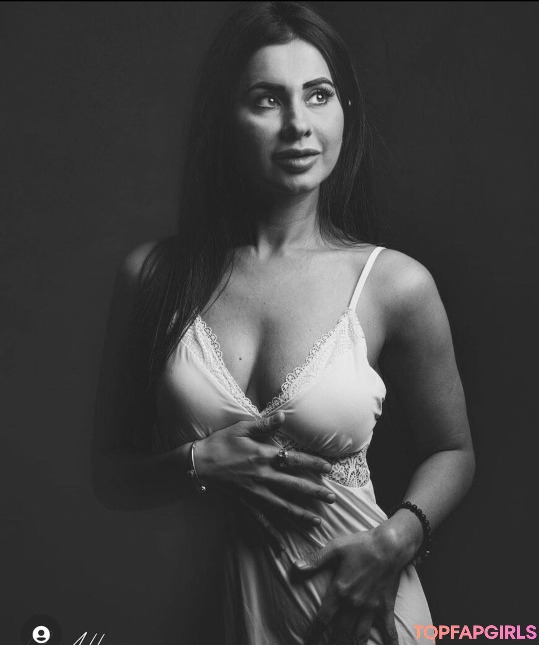 Meetii Kalher naked actress pictures