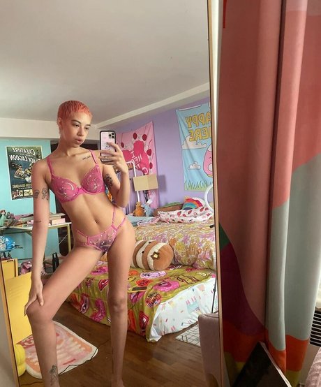 Sebastian Rosemarie star hot pic