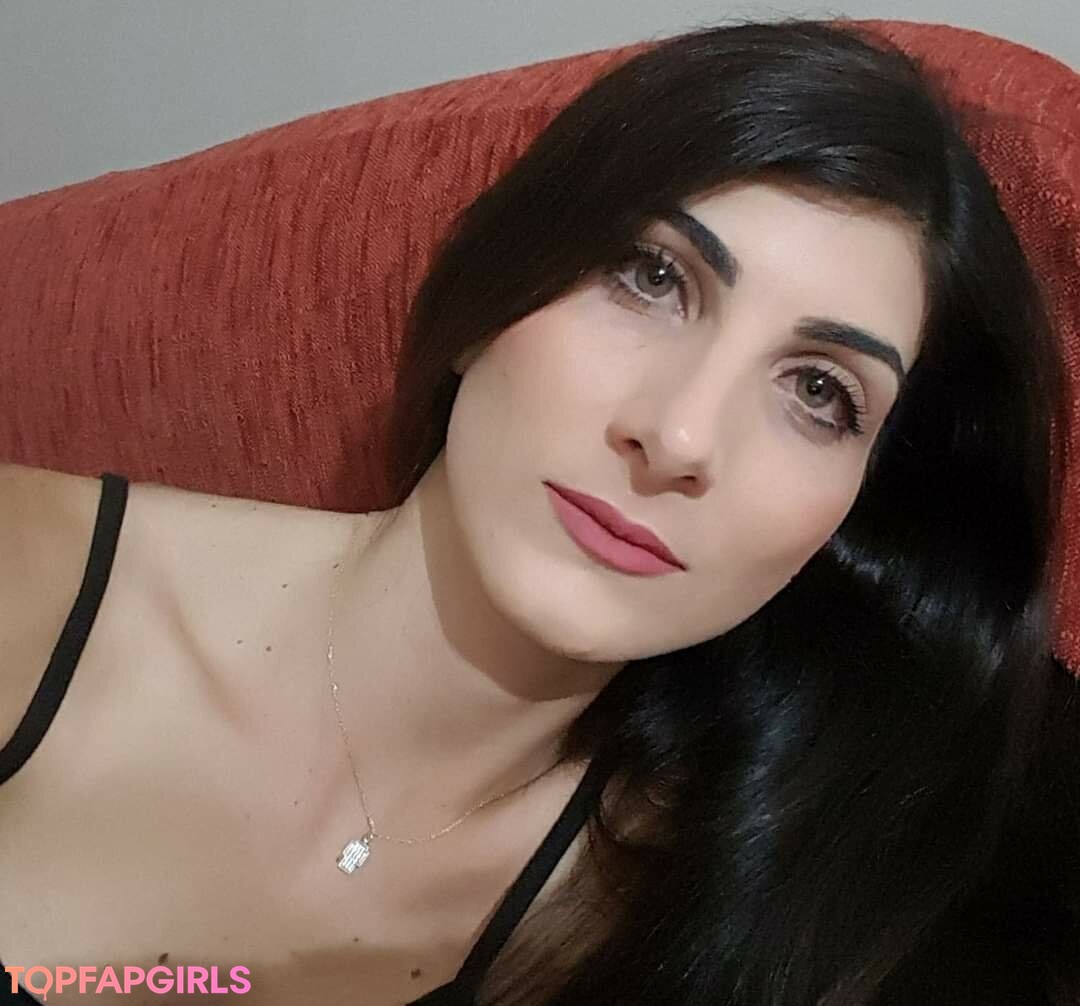 Katerina Darkadaki star naked picture