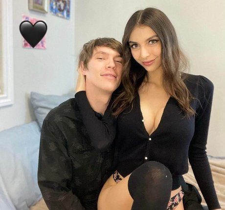 ChloeNight model naked archive