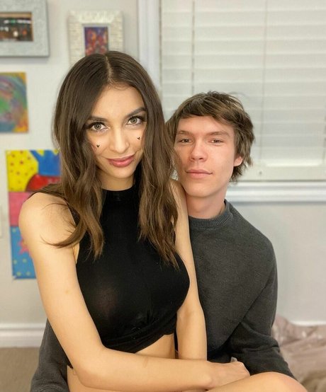 ChloeNight sexy model photo