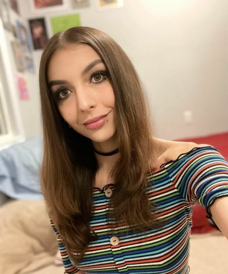 ChloeNight xxx pornstar gallery