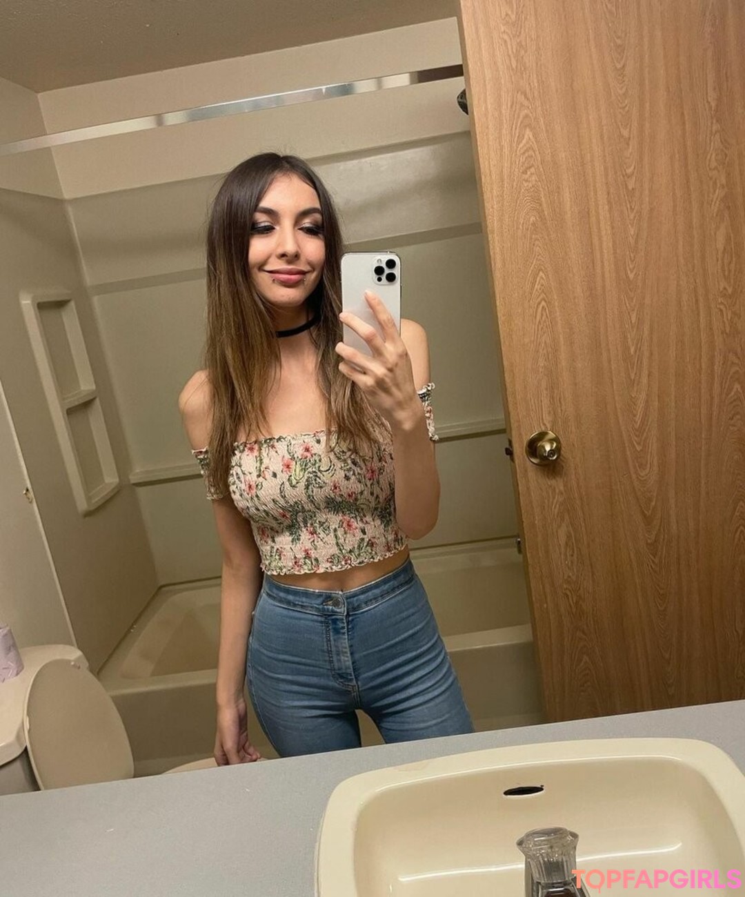 ChloeNight model nude pic