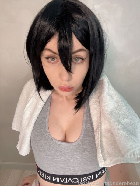 Tsunderebean naked model pictures