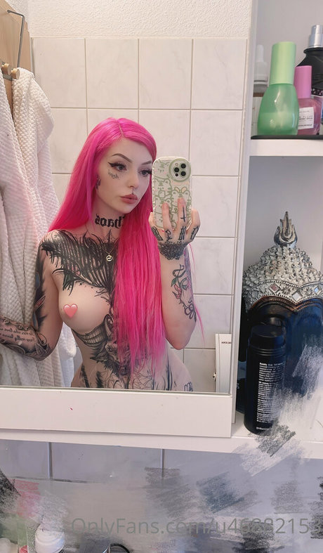 AlienxBaby naked pornstar gallery