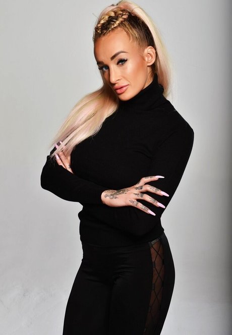 Daisy Lee erotic pornstar picture