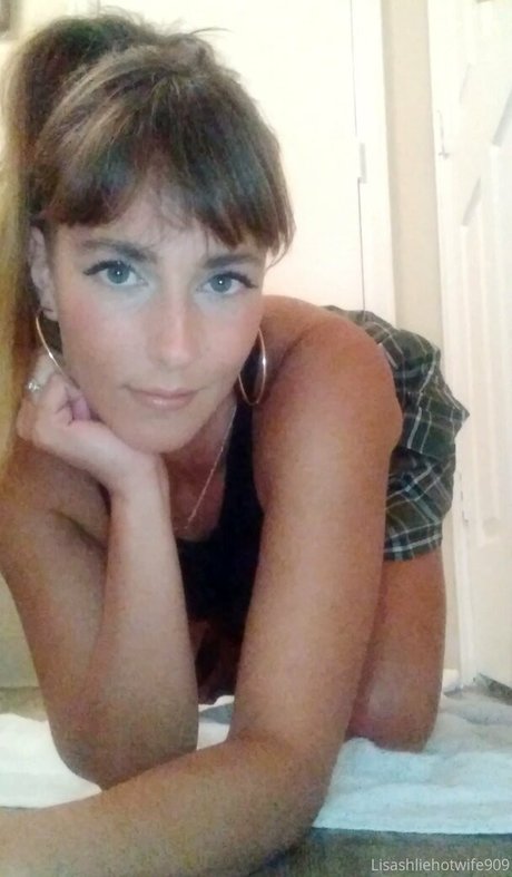 LisaAshHotWife909 star perfect images