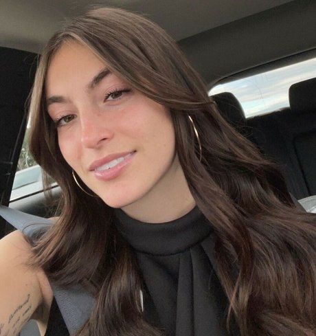 Blakely Barton model high quality pic