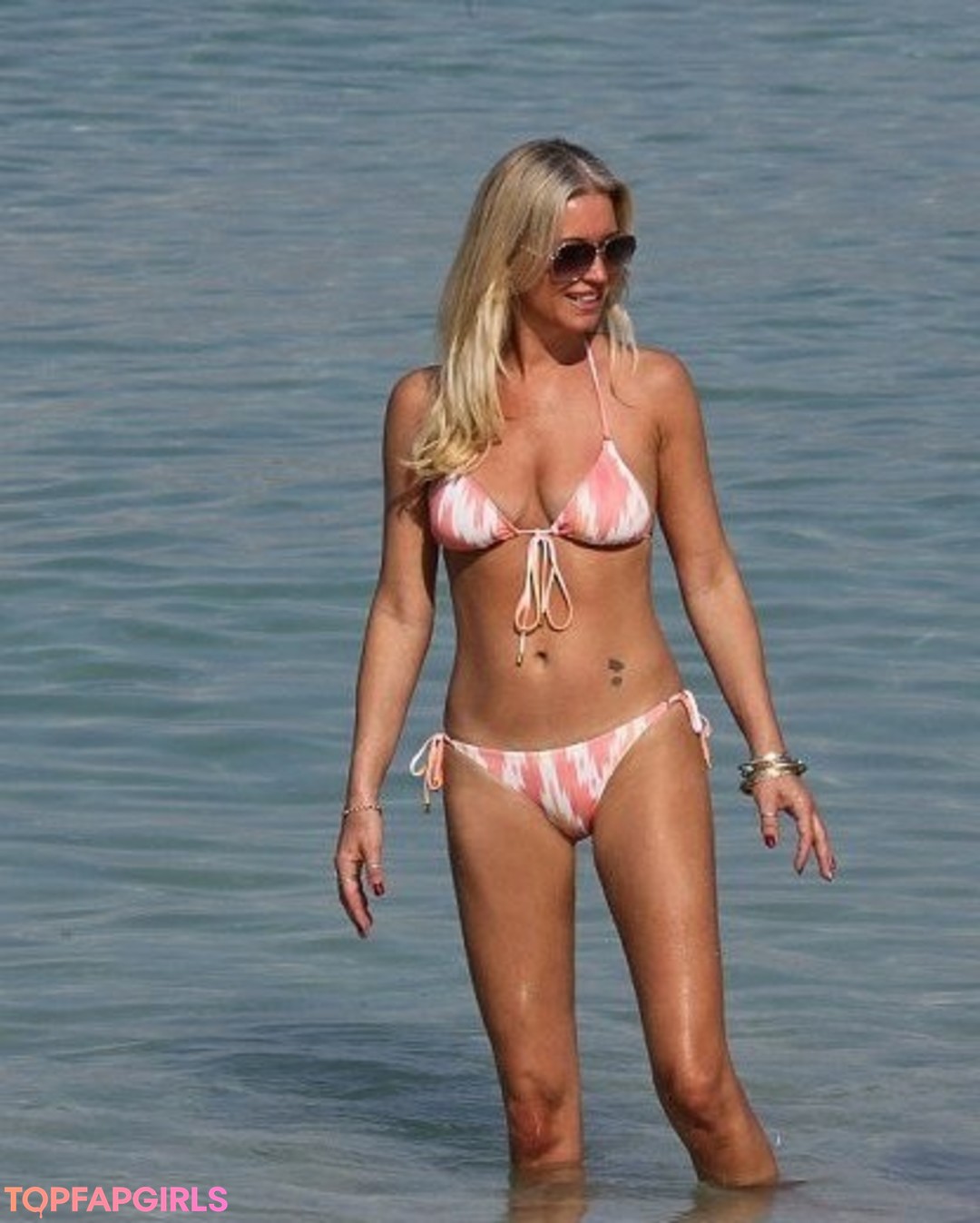 Denise Van Oulten star beautiful pics
