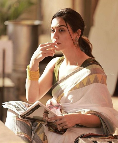 Divya Agarwal model hot img