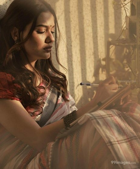 Divya Agarwal hot model photos