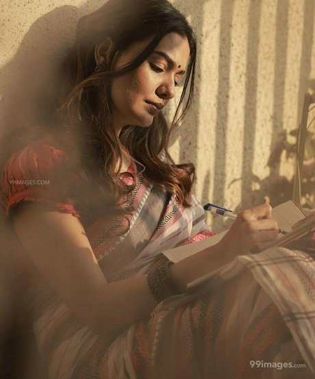 Divya Agarwal actress gallery