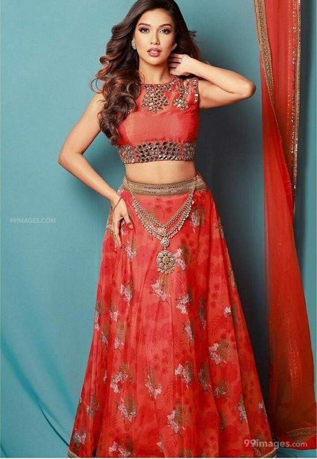 Divya Agarwal star perfect image