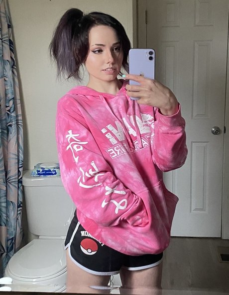 Charleemanderz top profile image