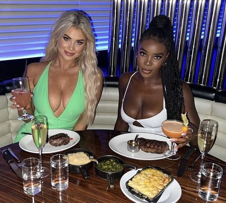 Liberty Poole pretty model pics