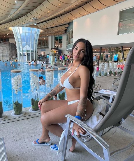 Krissttal Ruizz naked model photos