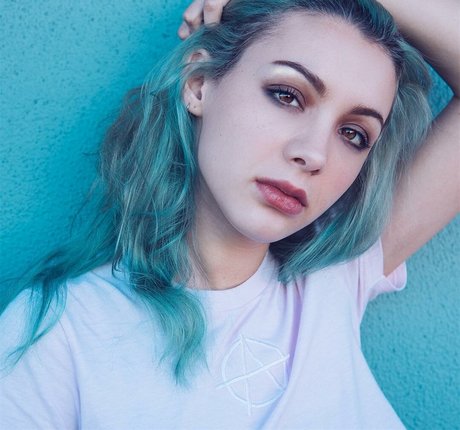 Hannah Marks exclusive pornstar pics