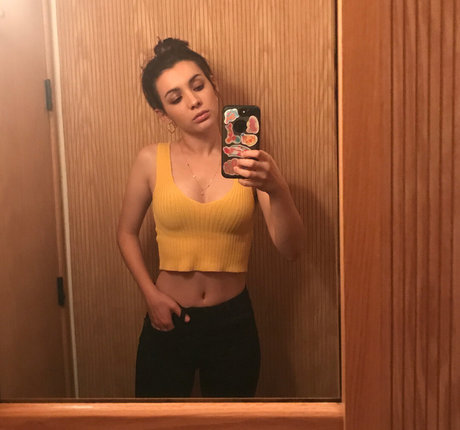 Hannah Marks naked star pictures