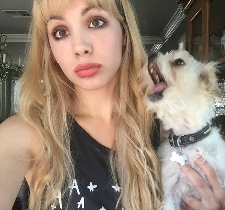 Hannah Marks model beautiful gallery
