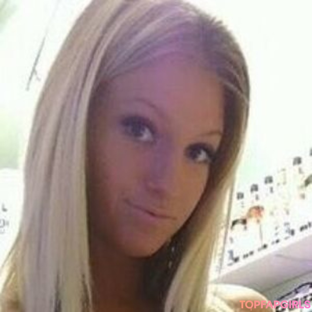 Barista Daisy high quality actress gallery