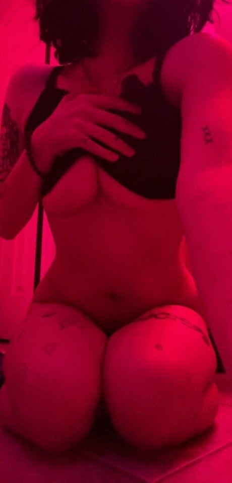 Lisette Dagon model nude pic