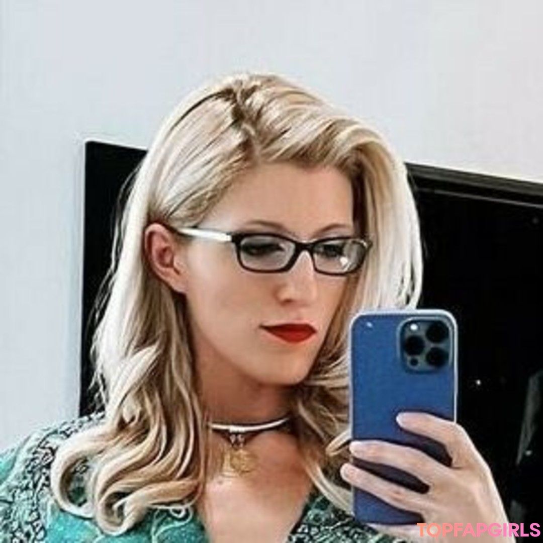 The Submissive Next Door nude star photo