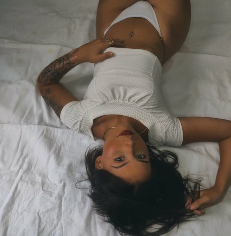 Duda Acocella nudes actress archive