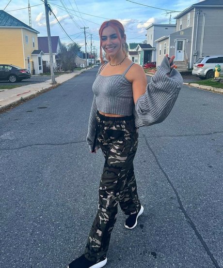 Alicia Atout beautiful model pics