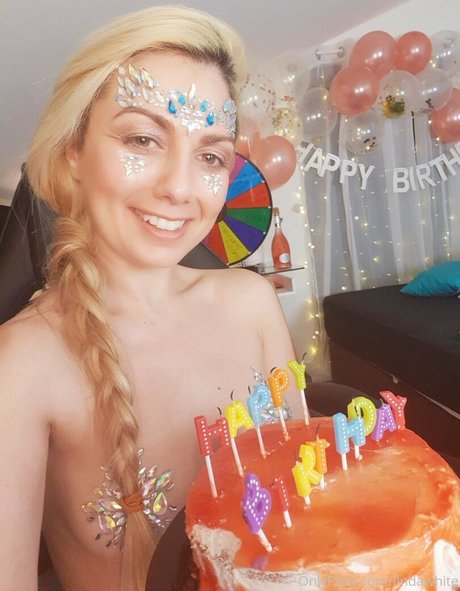 LindaWhite pornstar perfect images