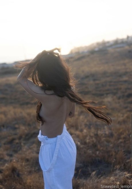 Ssweetest lemon pornographic model photo