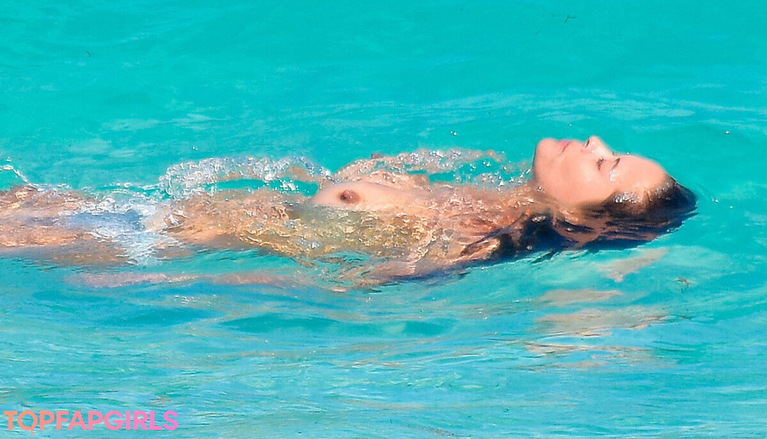 Brooke Burke xxx actress photos